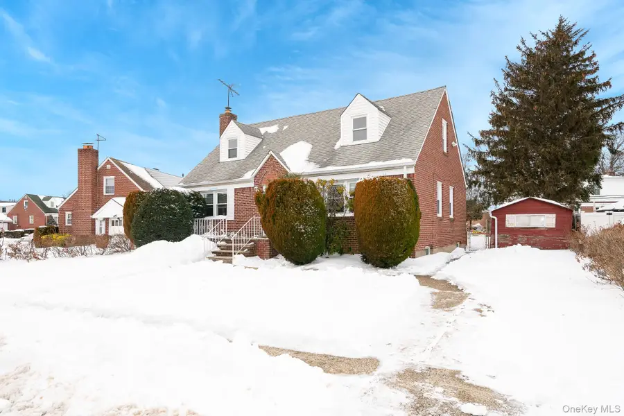 2 Parkview Place, Elmont, NY 11003 - Image #3