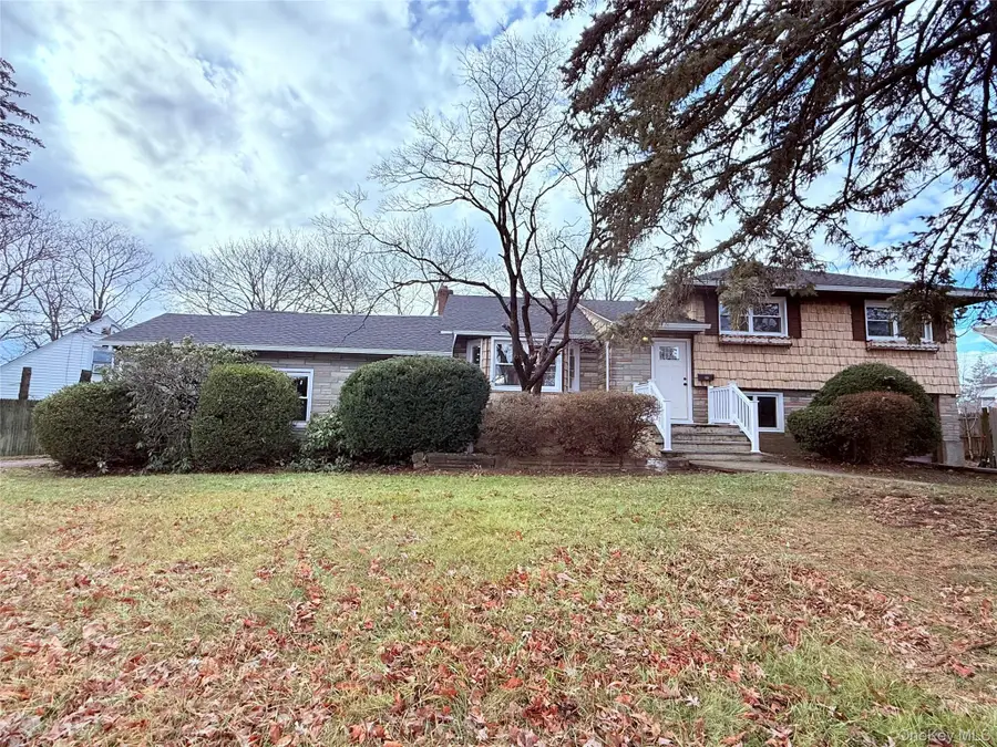 528 Canary Place, North Babylon, NY 11703 - Image #2