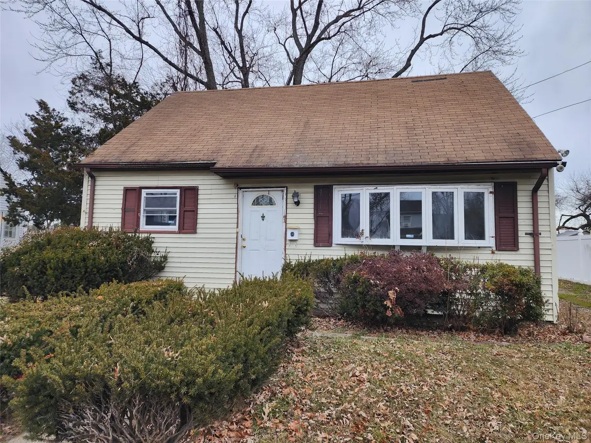 33 Parkway Boulevard, Wyandanch, NY 11798 - Image #1