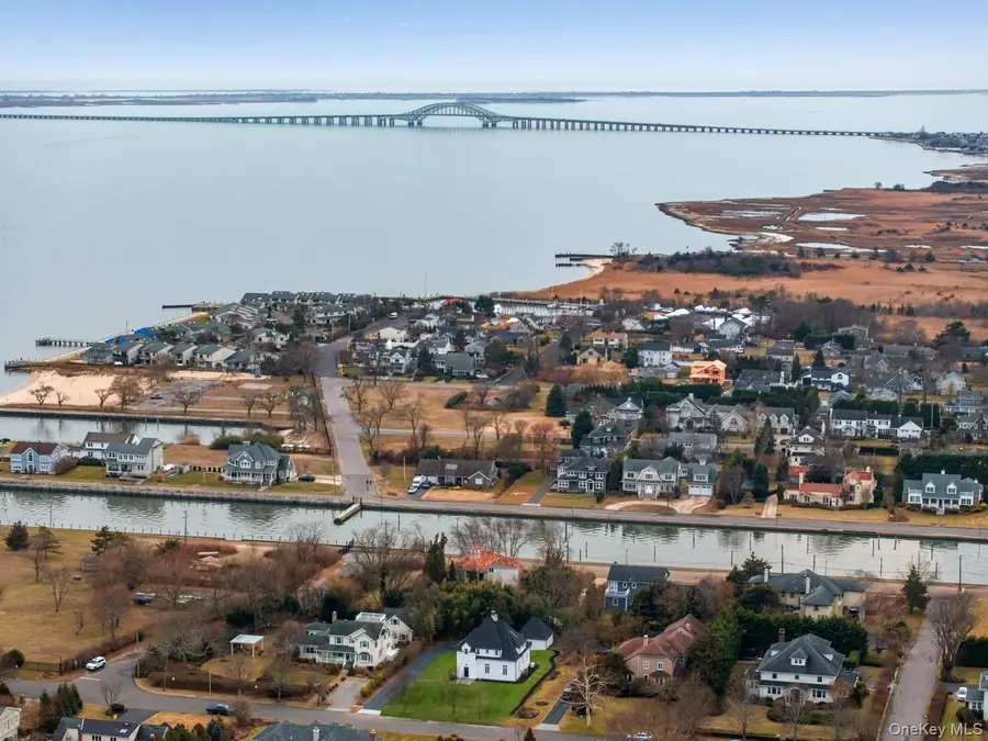 33 S Windsor Avenue, Brightwaters, NY 11718 - #2