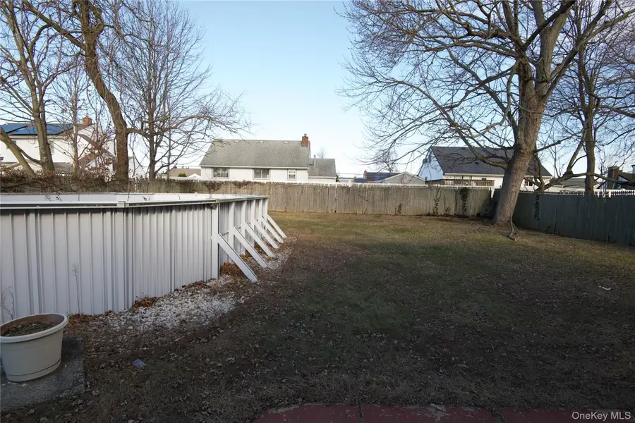 528 14th Street, West Babylon, NY 11704 - #2