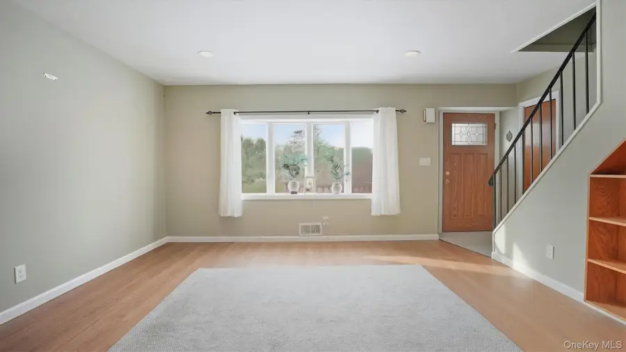 47 Vincent Road, Hicksville, NY 11801 - #3