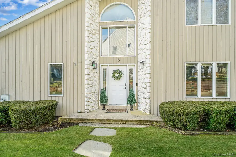 6 Stone Gate Court #6, Smithtown, NY 11787 - Image #3