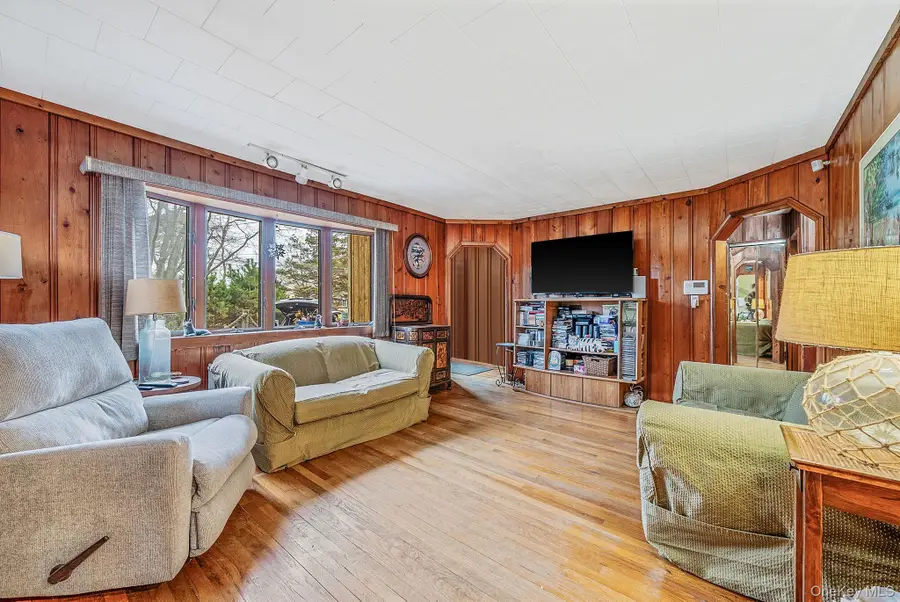 1432 Gardiner Drive, Bay Shore, NY 11706 - #2