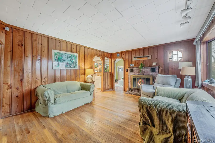 1432 Gardiner Drive, Bay Shore, NY 11706 - #3