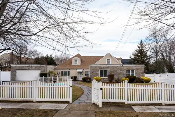 24 Whaley Street, Freeport, NY 11520