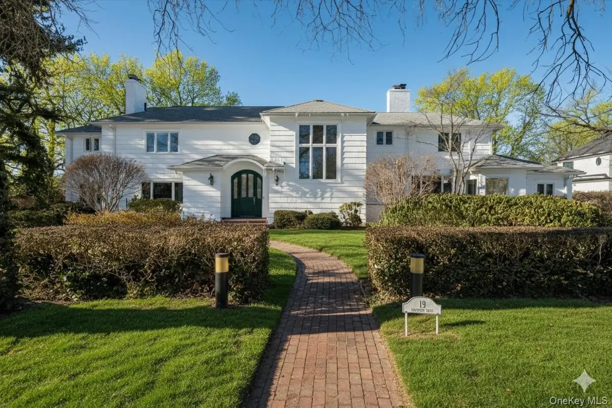 19 Amherst Road, Great Neck, NY 11021 - #1