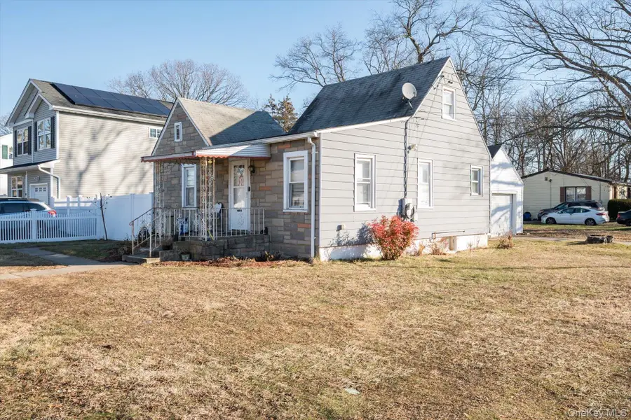 283 Washington Avenue, Amityville, NY 11701 - Image #3