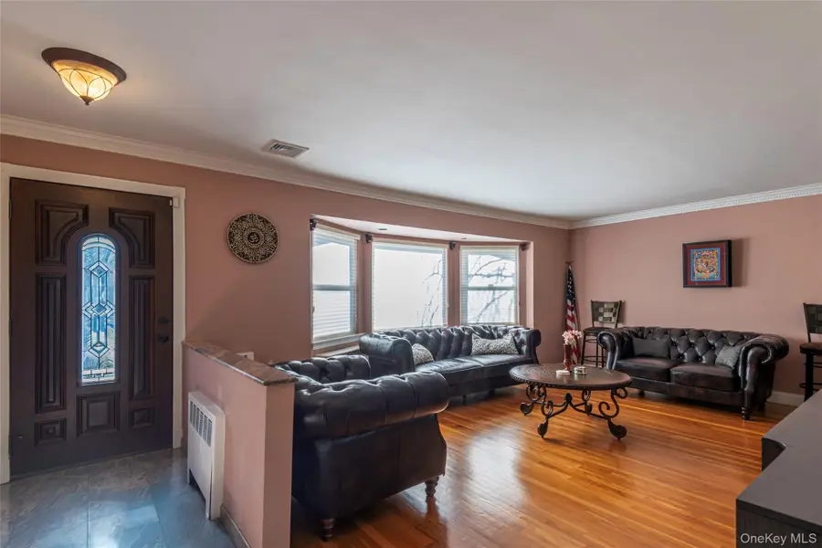 97 Gilmar Lane, Roslyn Heights, NY 11577 - #3