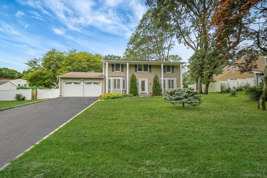 24 Oakdale Avenue, Farmingville, NY 11738 - Image #3