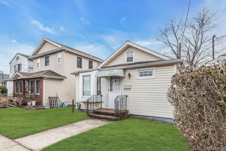 949 N 7th Street, New Hyde Park, NY 11040 - #3