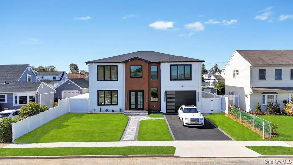 8 Table Lane, Hicksville, NY 11801 - Image #1