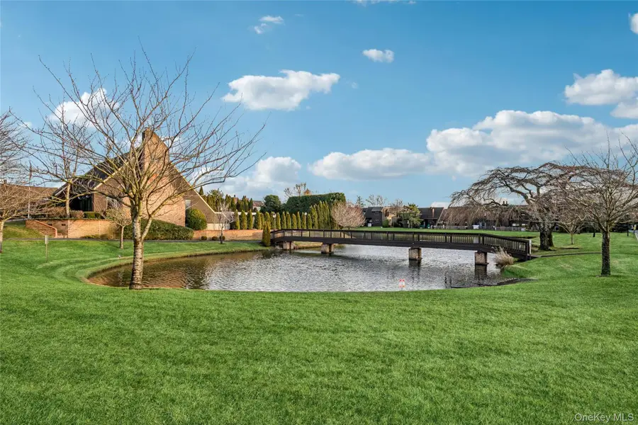 4 Southgate Circle, Massapequa Park, NY 11762 - Image #3