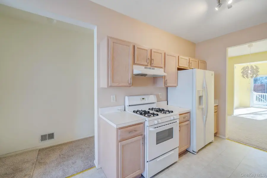 11 Cranberry Circle, Medford, NY 11763 - Image #3