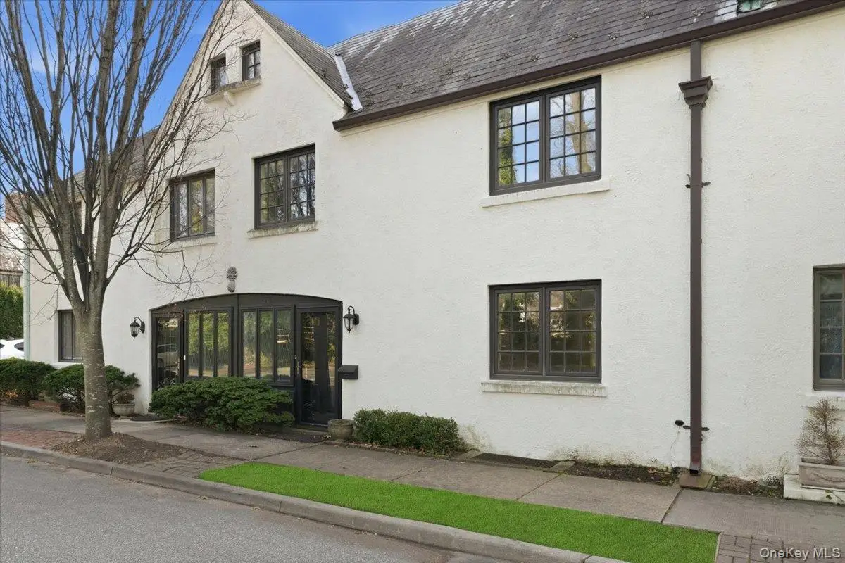 40 Franklin Court, Garden City, NY 11530 - Image #1