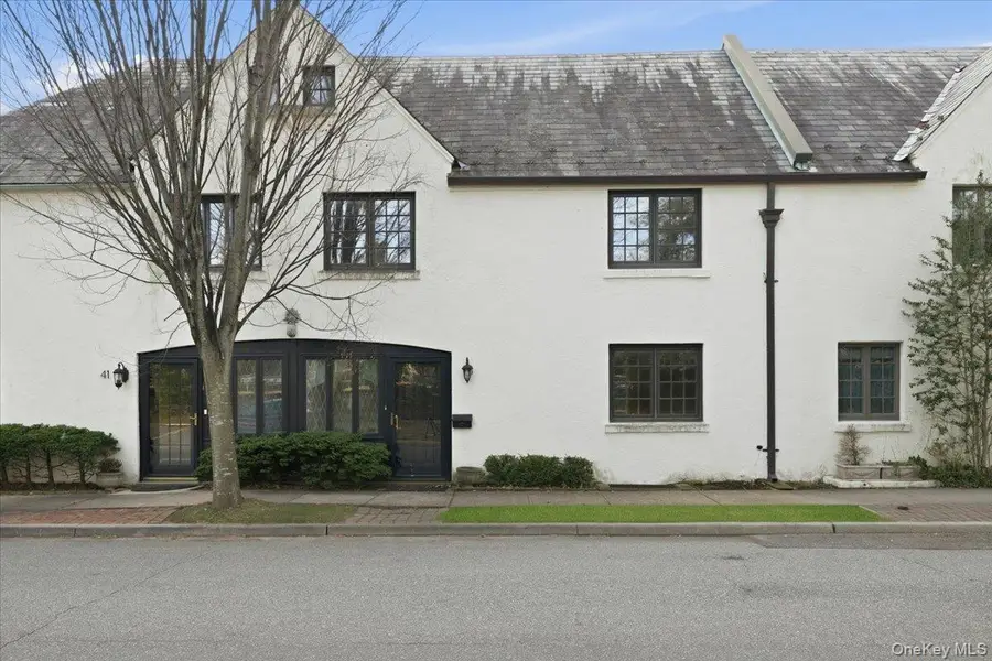 40 Franklin Court, Garden City, NY 11530 - Image #2