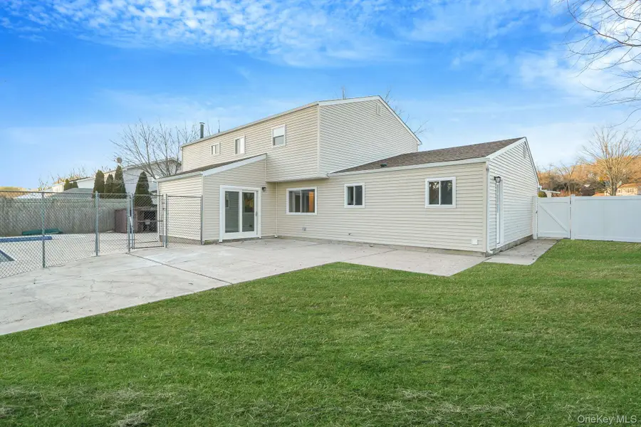 12 Chelmsford Drive, Wheatley Heights, NY 11798 - #2