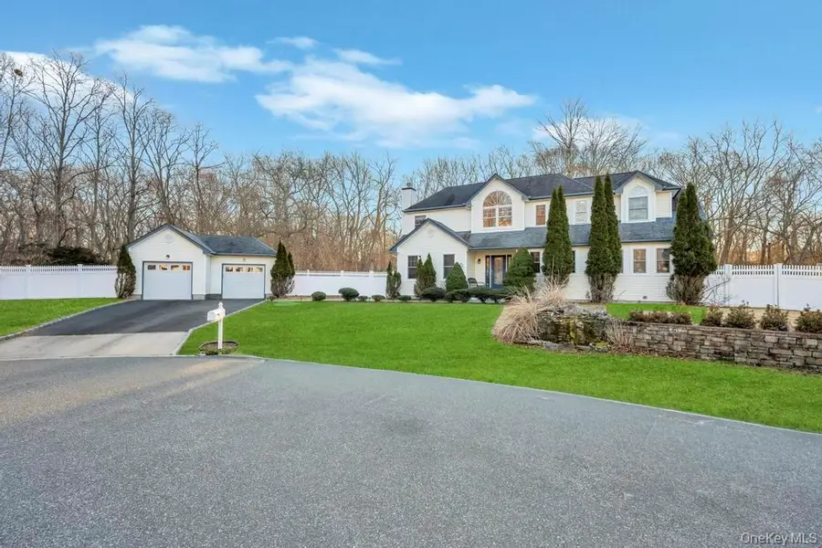 20 Tulip Court, Moriches, NY 11955 - Image #2