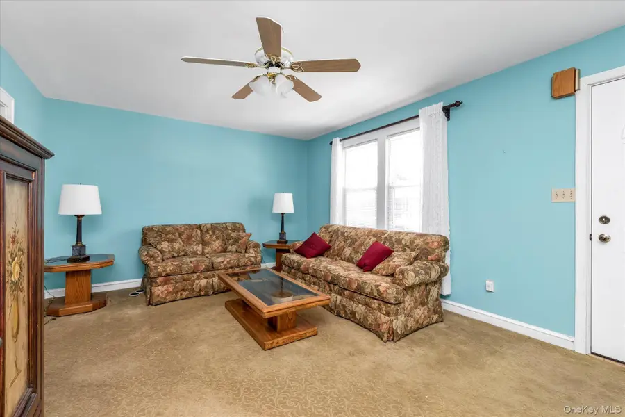 59 Stratford Avenue, Williston Park, NY 11596 - #3