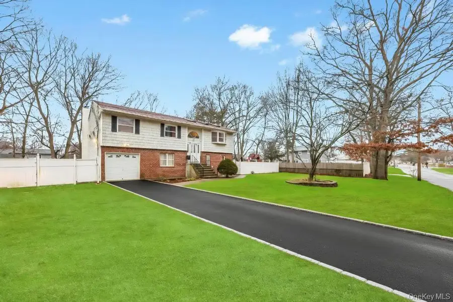 542 Freeman Avenue, Brentwood, NY 11717 - Image #3