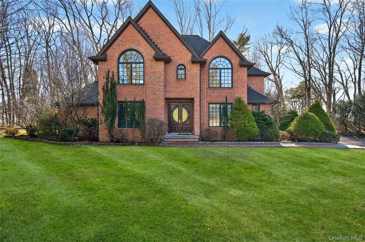 3 Chestnut Court, Old Westbury, NY 11568 - #1