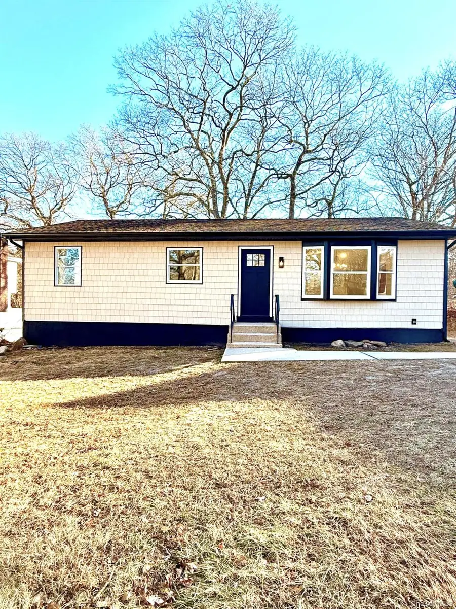 53 W Yaphank Road, Medford, NY 11763 - Image #2