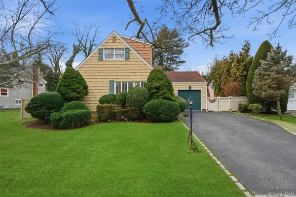 18 Gaylore Drive W, Amityville, NY 11701