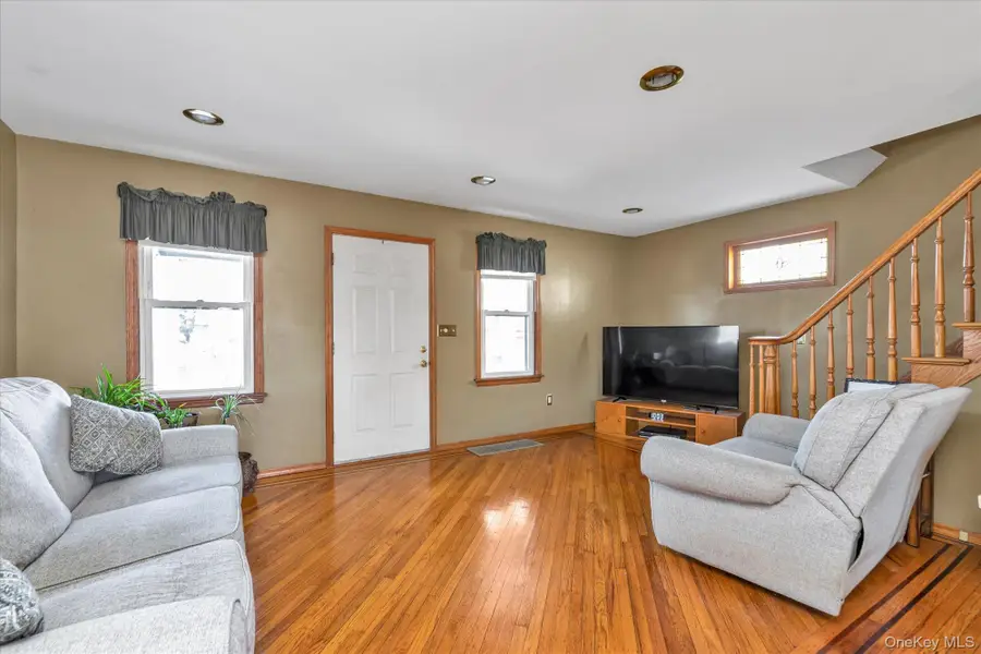 15 Eton Street, Valley Stream, NY 11581 - #2