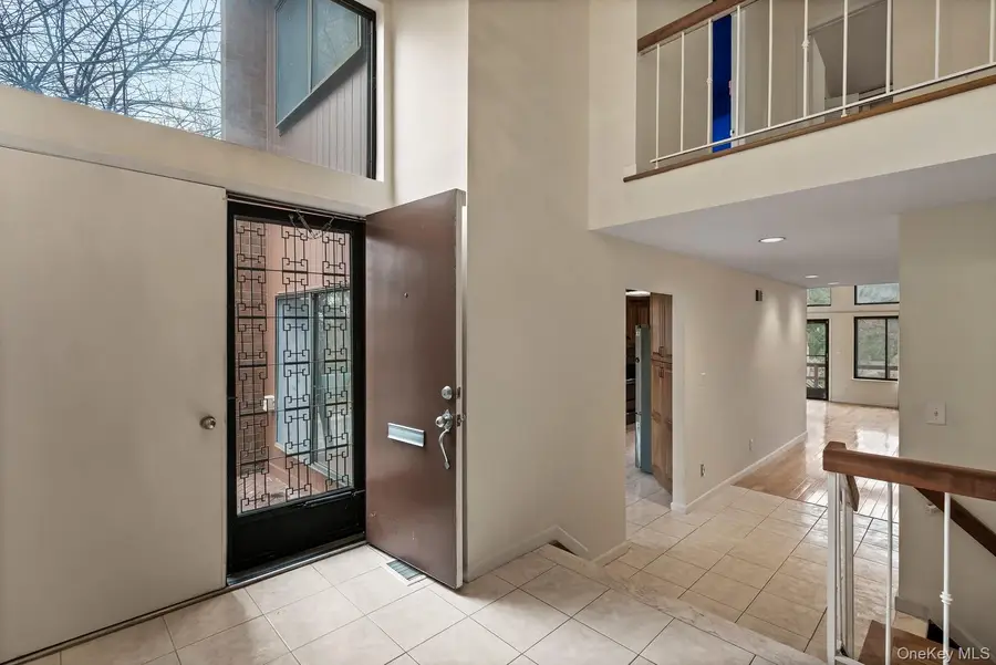 2 Cricket Club Drive, Roslyn, NY 11576 - Image #2