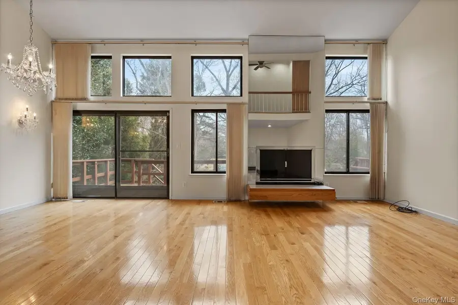 2 Cricket Club Drive, Roslyn, NY 11576 - Image #3