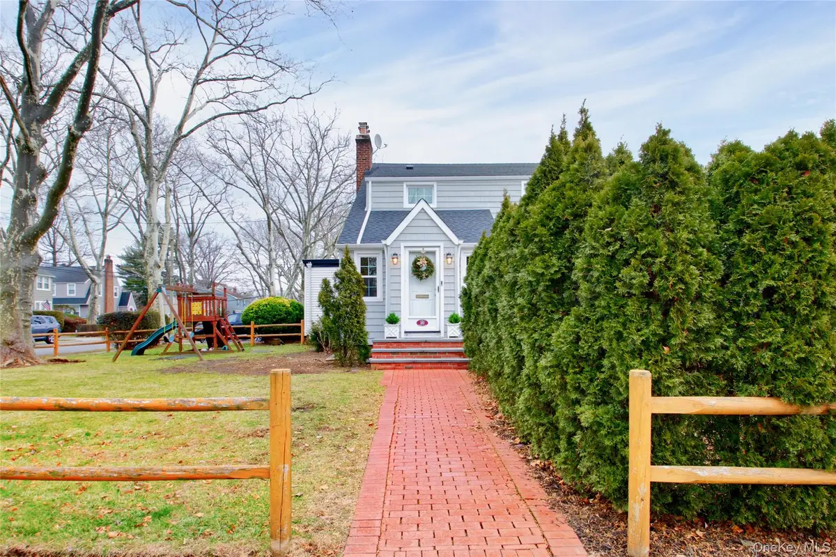 20 Salisbury Avenue, Stewart Manor, NY 11530 - #1