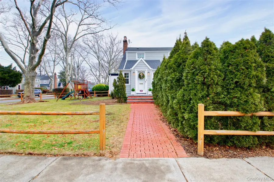 20 Salisbury Avenue, Stewart Manor, NY 11530 - #2