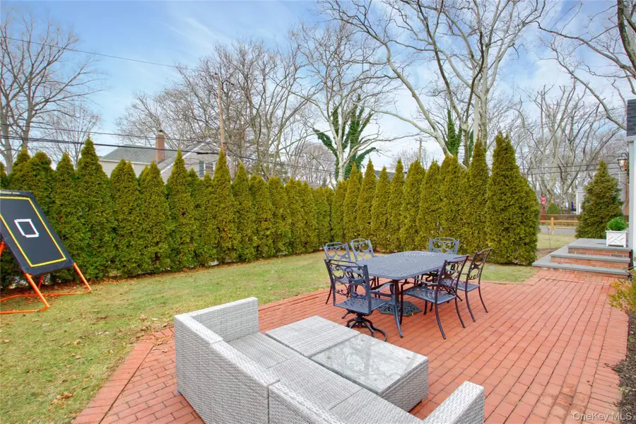 20 Salisbury Avenue, Stewart Manor, NY 11530 - #3