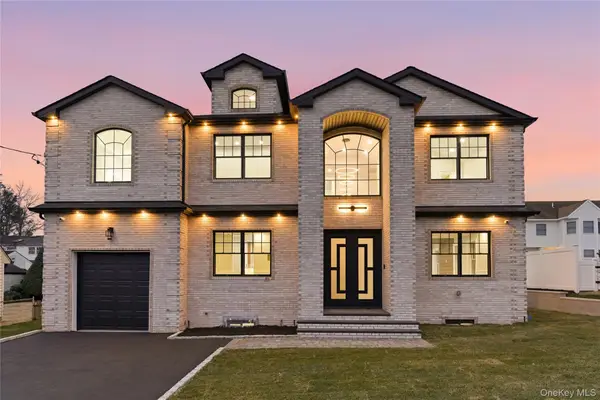 12 Lee Avenue, Albertson, NY 11507