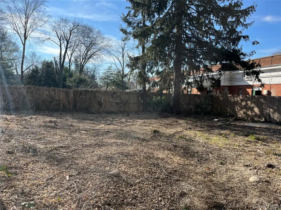 8 Ketewomoke Drive, Halesite, NY 11743 - #2