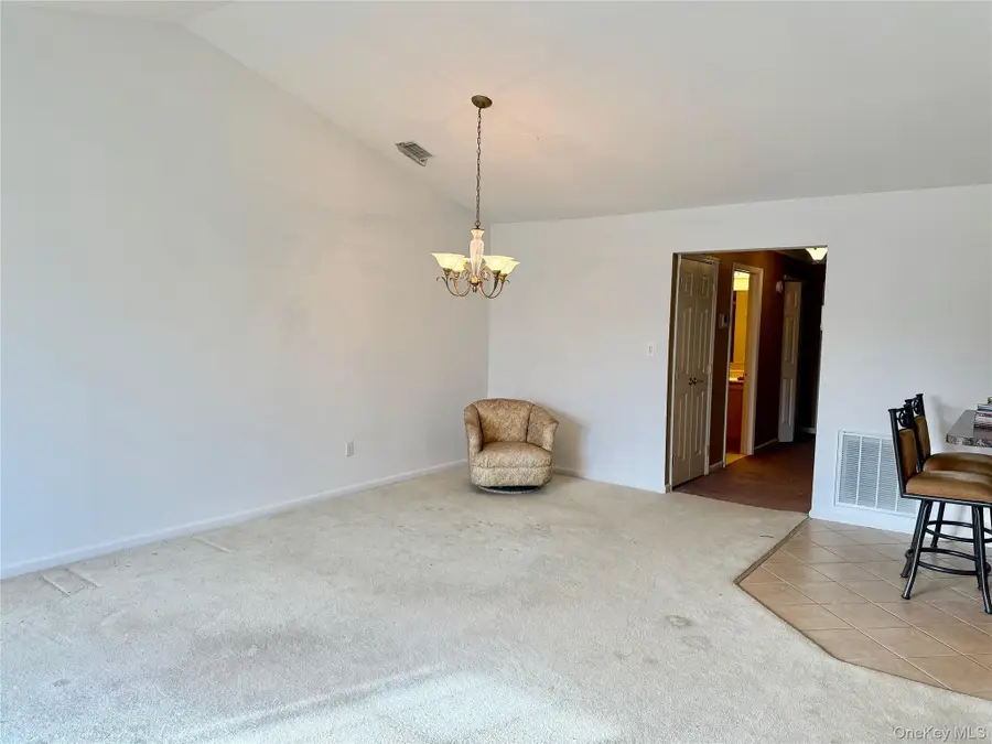 6 Morley Circle, Melville, NY 11747 - Image #2