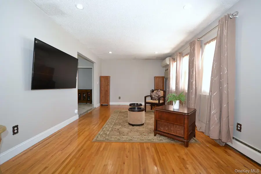 9 Tory Court, Holbrook, NY 11741 - Image #3