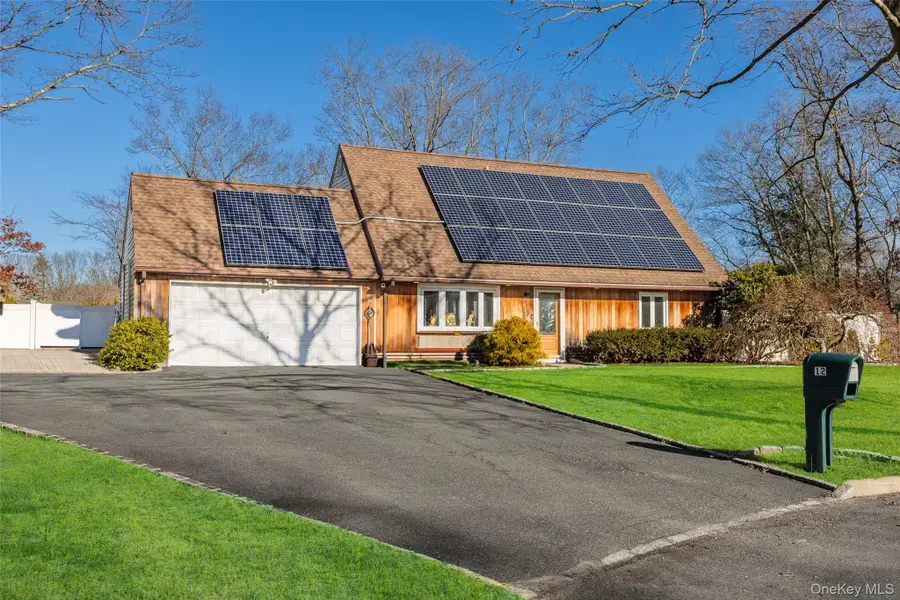 12 Yellowstone Court, Coram, NY 11727 - Image #3