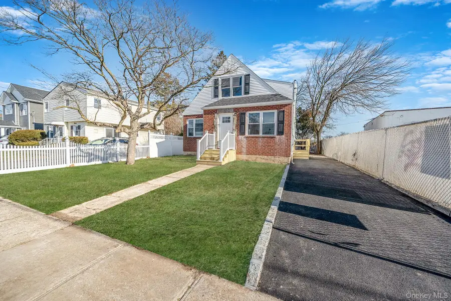 8 Rockaway Avenue, Westbury, NY 11590 - #2