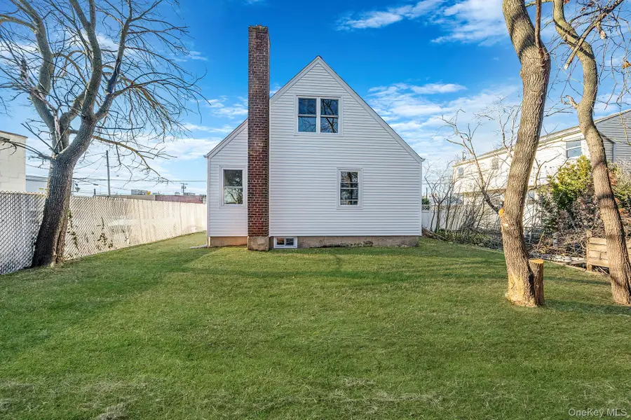 8 Rockaway Avenue, Westbury, NY 11590 - #3