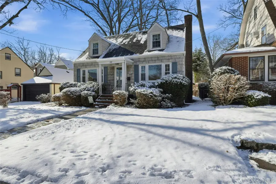 82 Spruce Avenue, Floral Park, NY 11001 - Image #3