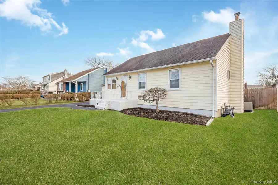 83 Kane Place, North Babylon, NY 11703 - Image #2