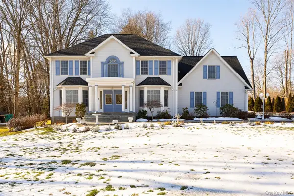 8 Toms Way, Poughkeepsie, NY 12603