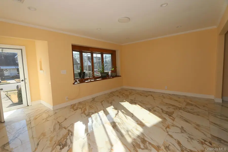 73 Evans Street, New Hyde Park, NY 11040 - #3