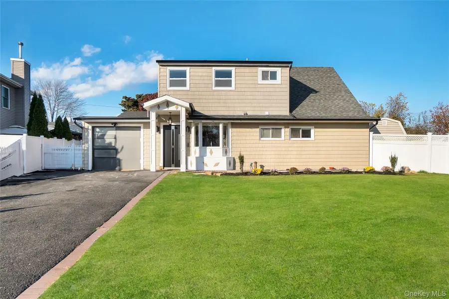 9 Autumn Lane, Hicksville, NY 11801 - Image #2