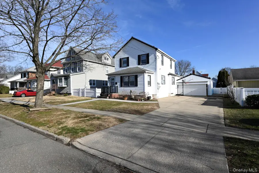 81 Irving Avenue, Floral Park, NY 11001 - Image #3