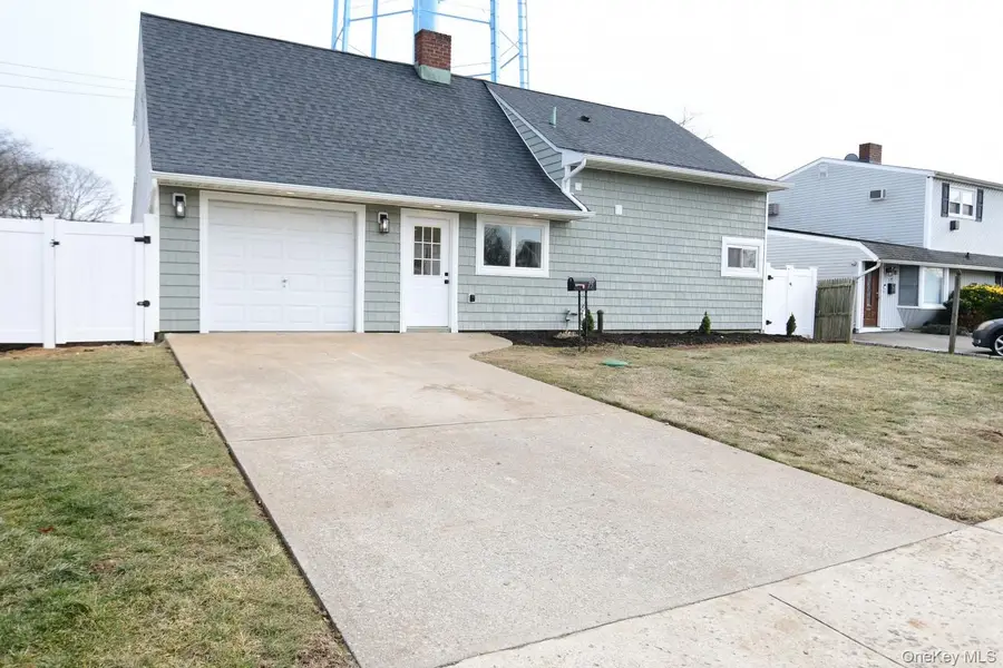 15 Bond Lane, Hicksville, NY 11801 - Image #2