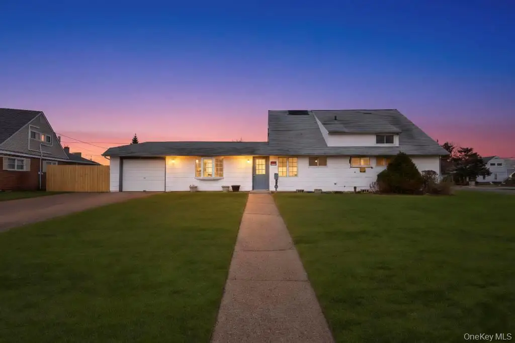 15 Autumn Lane, Hicksville, NY 11801 - Image #1