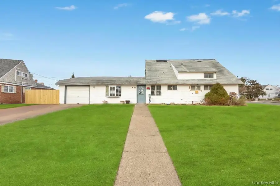 15 Autumn Lane, Hicksville, NY 11801 - Image #2