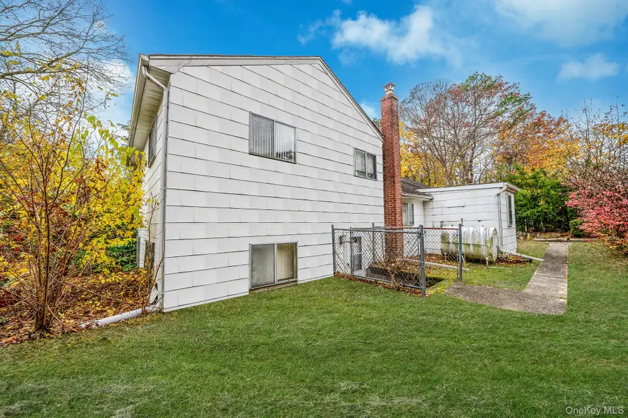 85 Hawthorne Street, Selden, NY 11784 - Image #2